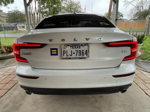Photo 4 of 18 of 2020 Volvo S60 T5 Momentum